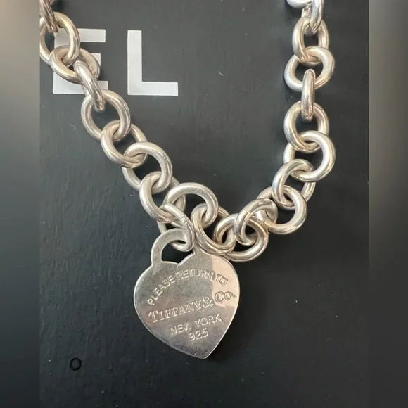 Tiffany & Co heart tag chain link necklace in silver - Picture 2 of 5